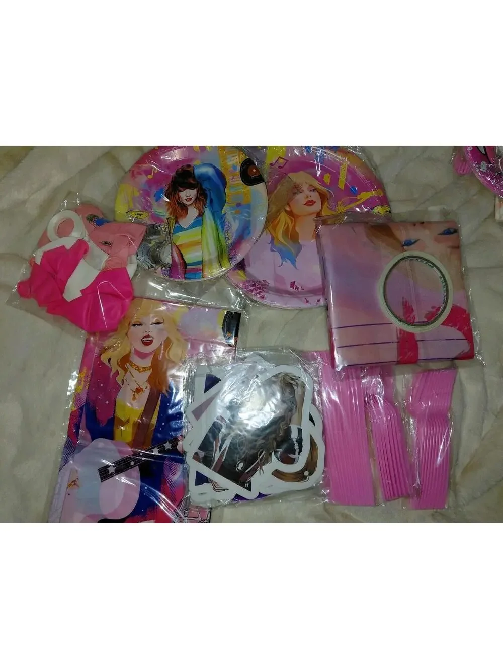 Taylor Swift party supply pack and